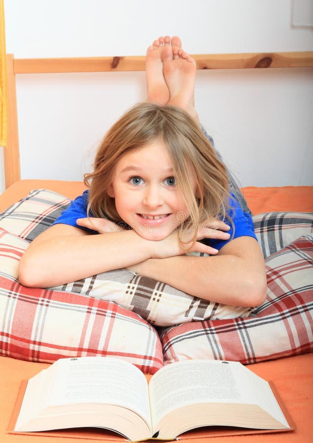 Girl reading a book royalty free stock images Girl reading a book royalty free stock images