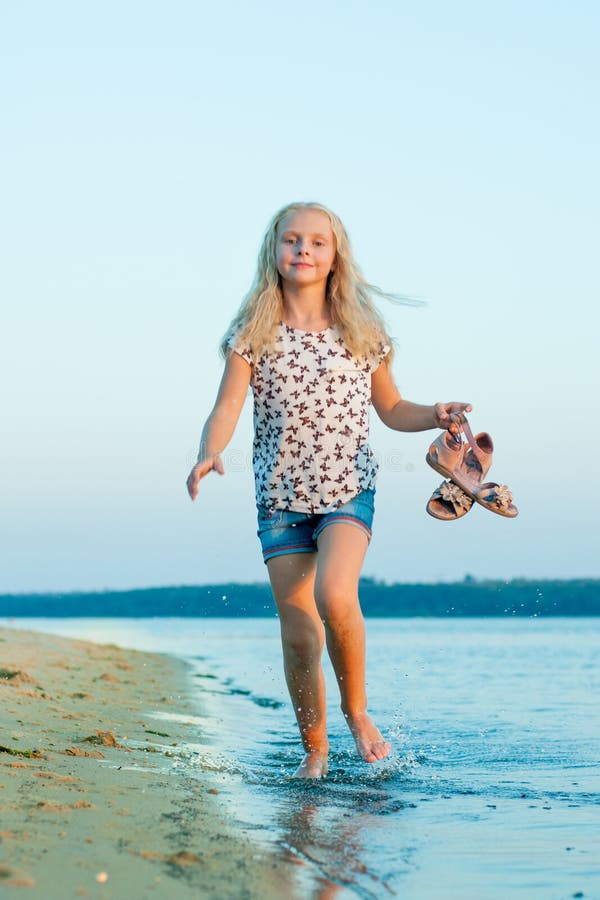 running on sand barefoot