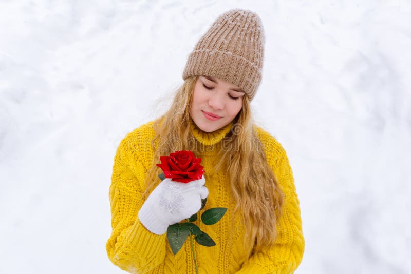 Girl with a rose on the background of snow royalty free stock photography Girl with a rose on the background of snow royalty free stock photography
