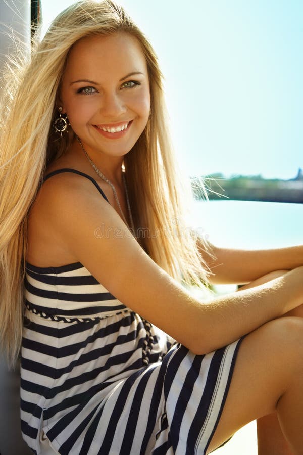 girl-yacht-18467177.jpg