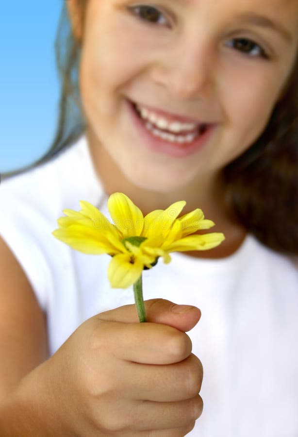 GIRL WITH YELLOW DAISY