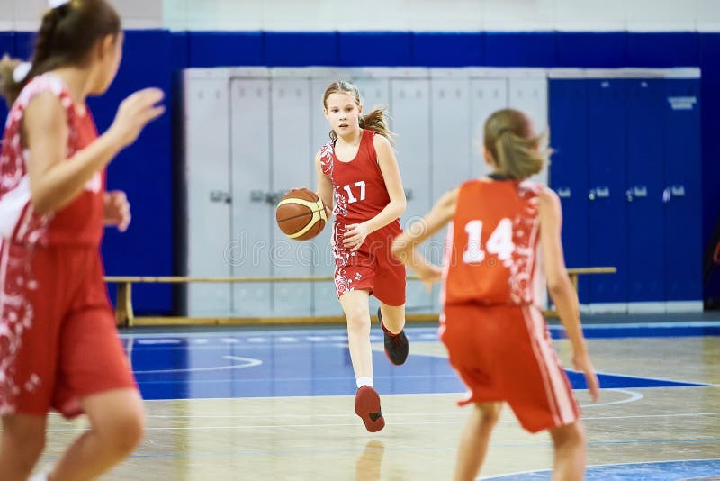Fete atlet în sport uniforme de baschet royalty free stock photos