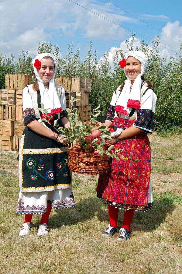 Girls in Traditional Macedonian Clothes Editorial Stock Photo - Image of  september, macedonian: 42383913