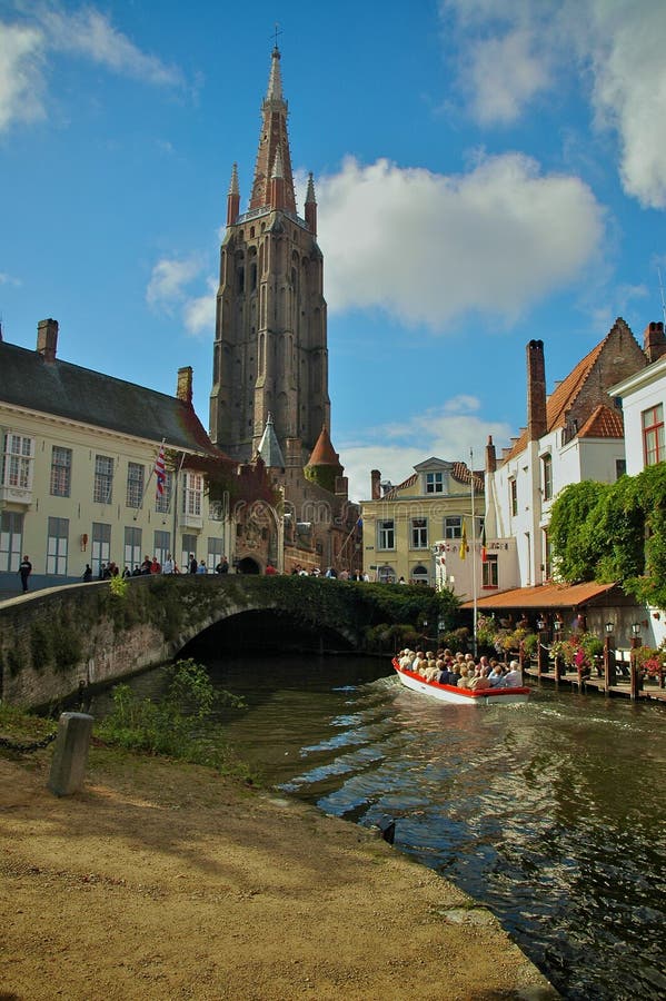 Giro del canale di Bruges immagine stock Giro del canale di Bruges immagine stock