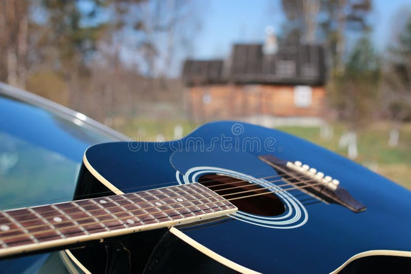 Download Gitaar Openlucht Dichtbijgelegen Auto Stock Afbeelding - Afbeelding bestaande uit mooi, musicus: 107709077