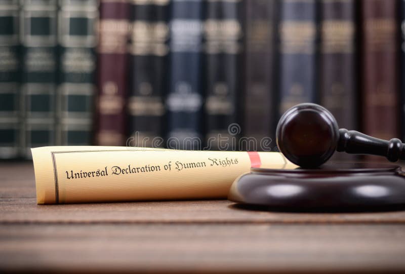 Giudice Gavel e dichiarazione universale dei diritti umani fotografia stock Giudice Gavel e dichiarazione universale dei diritti umani fotografia stock