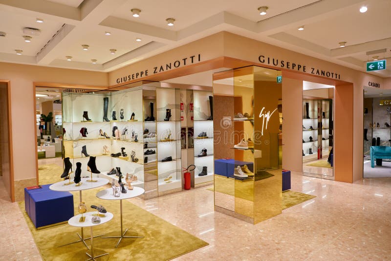 missil Springboard Brug for Giuseppe Zanotti Design Shop in Hong Kong Editorial Image - Image of  retailer, shoes: 36611125