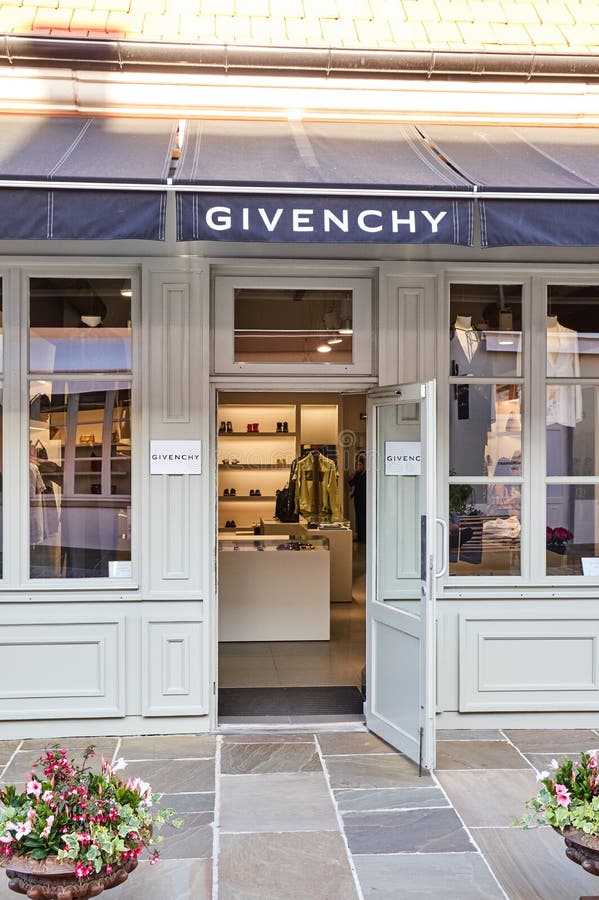 Givenchy store paris france fashion hi-res stock photography and images -  Alamy