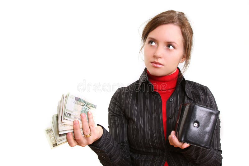 Giovane donna sta dando i soldi.