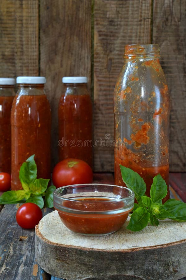 Tomatensauce Mit Paprika, Pfeffer Und Knoblauch Im Glas Soße, Lecho ...