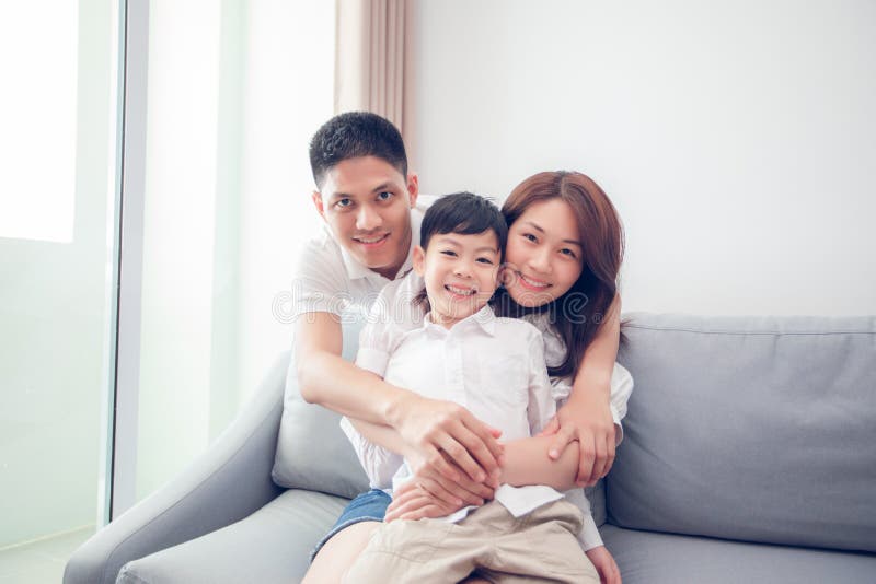 Asiatische Indische Familie Zu Hause Stockbild Bild Von Tochter