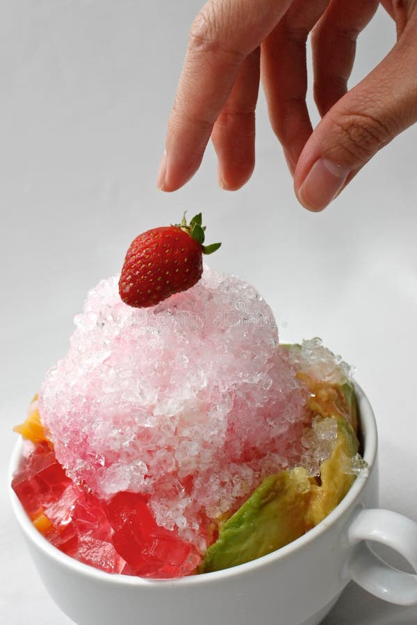 Glace de mélange avec une main humaine image libre de droits Glace de mélange avec une main humaine image libre de droits