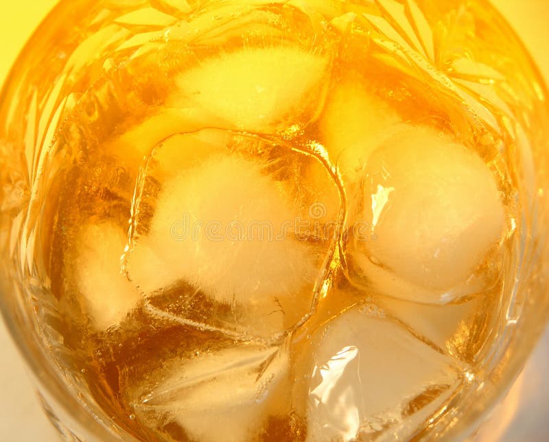 Glace de whiskey avec des roches photo stock Glace de whiskey avec des roches photo stock