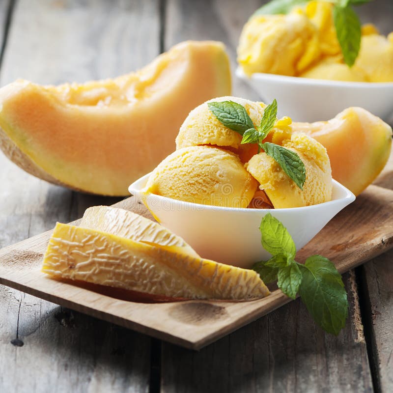 Glace fraîche avec le melon et la menthe