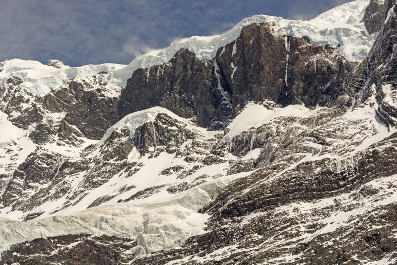 Glaciers et roche accrochants dans les Andes Patagonian photo stock Glaciers et roche accrochants dans les Andes Patagonian photo stock