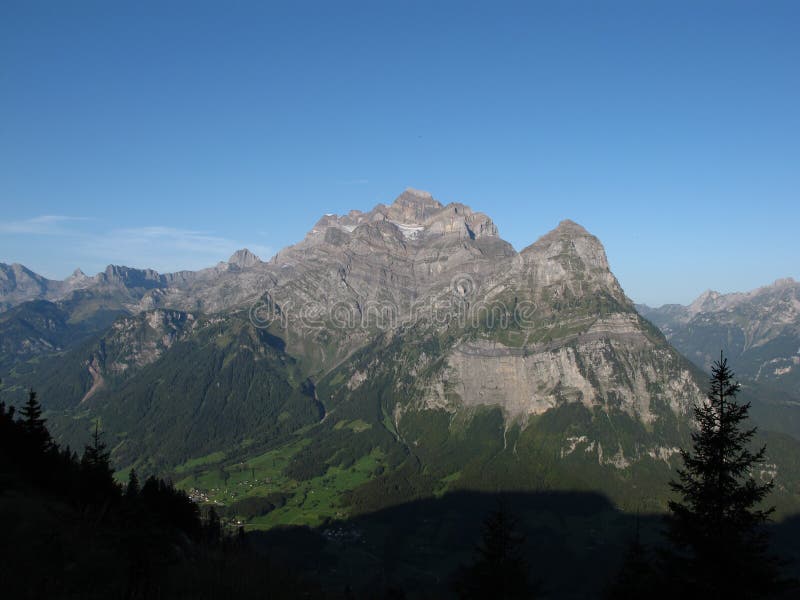 Glaernisch am Sommer lizenzfreies stockfoto Glaernisch am Sommer lizenzfreies stockfoto
