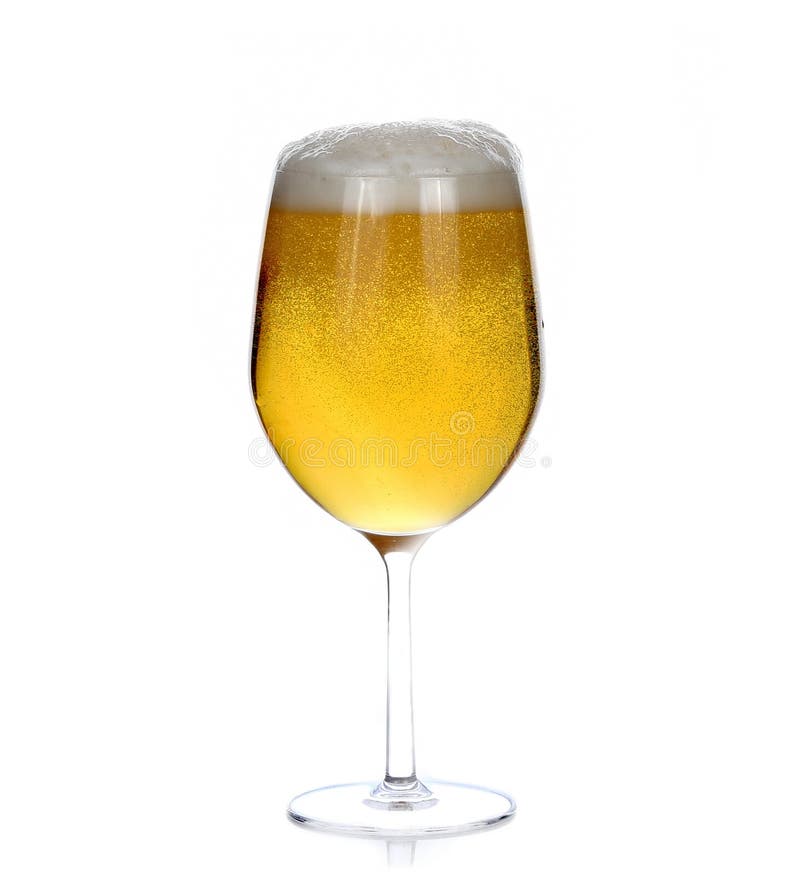 Glas bier dat op wit wordt geïsoleerde stock afbeeldingen Glas bier dat op wit wordt geïsoleerde stock afbeeldingen