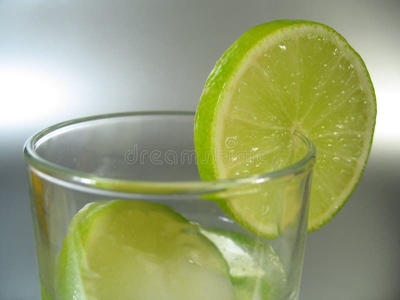 Glas met Kalk stock afbeeldingen Glas met Kalk stock afbeeldingen