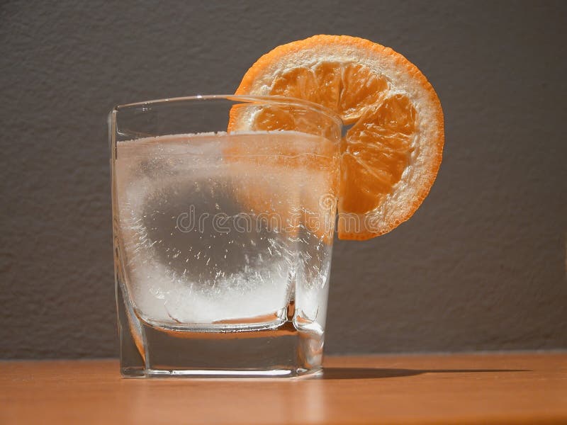 Glas- und orange Scheibe lizenzfreie stockfotografie Glas- und orange Scheibe lizenzfreie stockfotografie