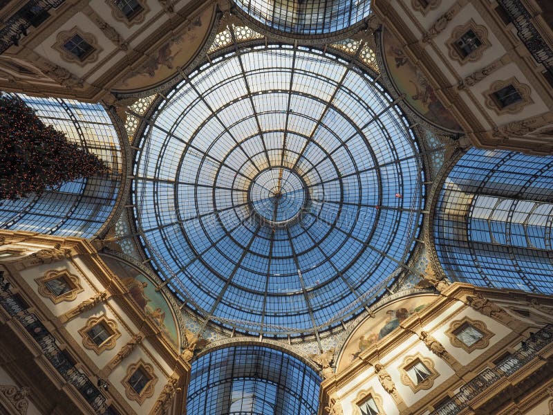 Glasdak van Galleria Vittorio Emanuele II arcade in Milaan stock afbeeldingen Glasdak van Galleria Vittorio Emanuele II arcade in Milaan stock afbeeldingen