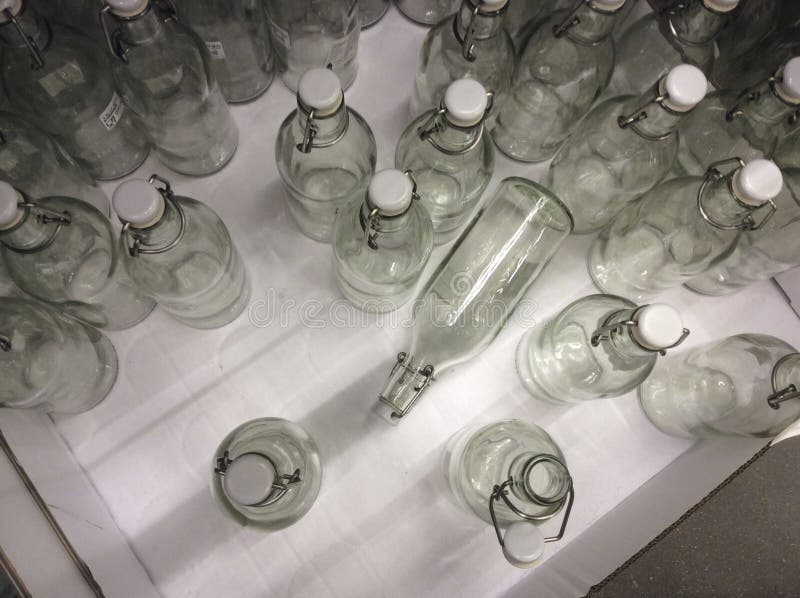 Glasflaschen In Ikea Shop Moskau Redaktionelles Stockfotografie Bild Von Shop Glasflaschen 101660807