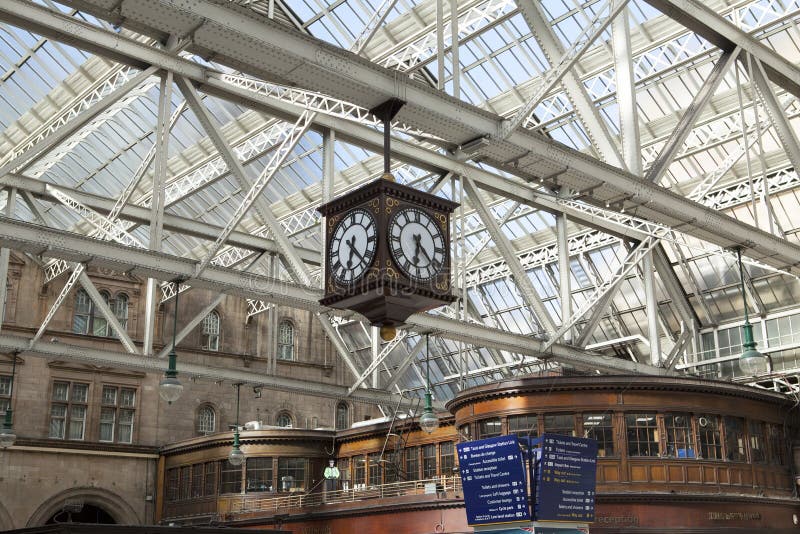 Glasgow Central Station. GLASGOW, SCOTLAND, UK - JUNE 27, 2016: image of vintage clock and meeting point in Glasgow Central Station royalty free stock image Glasgow Central Station. GLASGOW, SCOTLAND, UK - JUNE 27, 2016: image of vintage clock and meeting point in Glasgow Central Station royalty free stock image