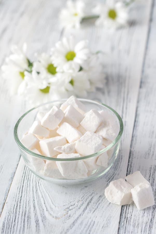 Bowl Of White Lump Sugar Stock Photo Image Of Refined 139156190