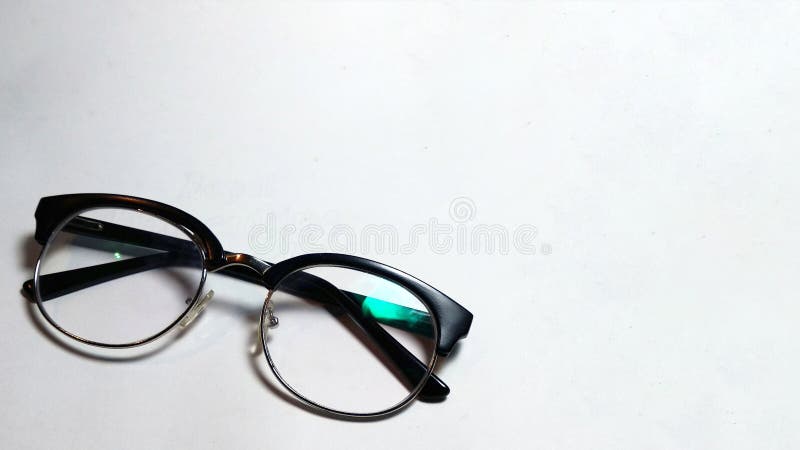 Glasses_specs вафли на чистой предпосылке стоковые изображения rf Glasses_specs вафли на чистой предпосылке стоковые изображения rf