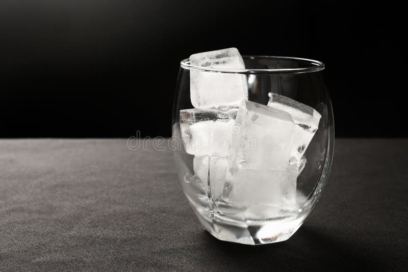 Glaçons en glace photographie stock libre de droits Glaçons en glace photographie stock libre de droits