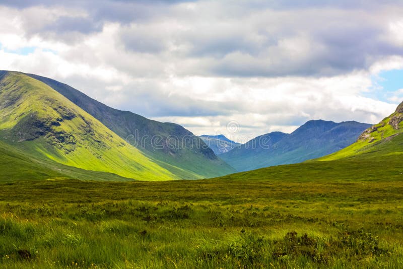 Glencoe, montagnes des montagnes vue panoramique, écossais Higlands, Ecosse, R-U de région, de l'Ecosse Glencoe ou de Glen Coe image libre de droits Glencoe, montagnes des montagnes vue panoramique, écossais Higlands, Ecosse, R-U de région, de l'Ecosse Glencoe ou de Glen Coe image libre de droits