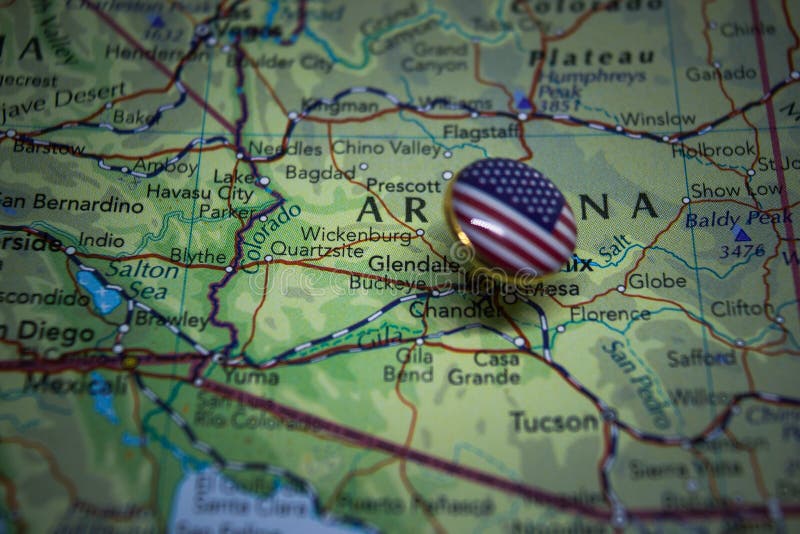 Glendale arizona przypięta na mapie z flagą usa. Glendale arizona przypięta na mapie geograficznej z flagą usa