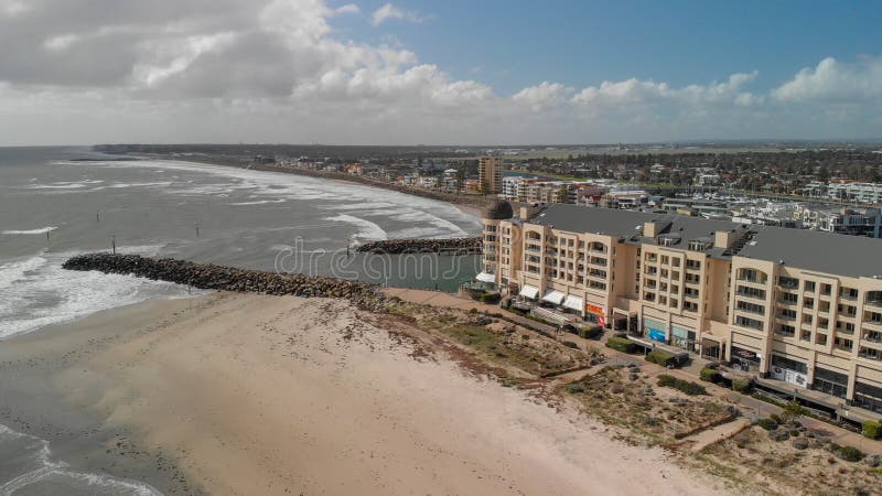 GLENELG, АВСТРАЛИЯ - 15-ОЕ СЕНТЯБРЯ 2018: Вид с воздуха красивого горизонта города на солнечный день Glenelg известная привлекате стоковая фотография rf GLENELG, АВСТРАЛИЯ - 15-ОЕ СЕНТЯБРЯ 2018: Вид с воздуха красивого горизонта города на солнечный день Glenelg известная привлекате стоковая фотография rf