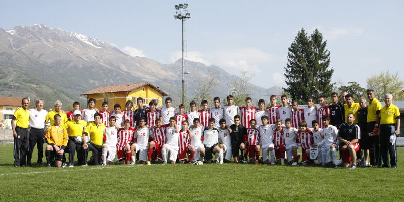 Gli S.U.A. team contro la squadra dell'IRAN, calcio della gioventù fotografia stock libera da diritti Gli S.U.A. team contro la squadra dell'IRAN, calcio della gioventù fotografia stock libera da diritti