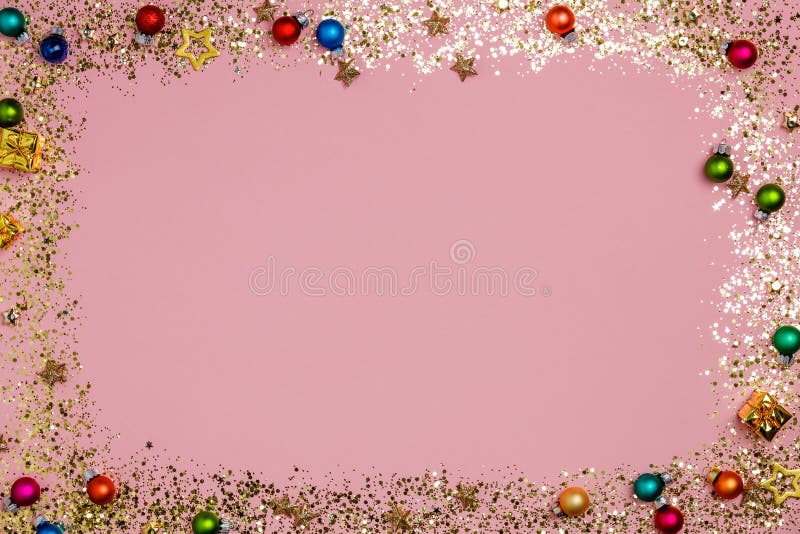 Gliden glittring av christmas-ram, rosa bakgrund, ovanifrån royaltyfria bilder