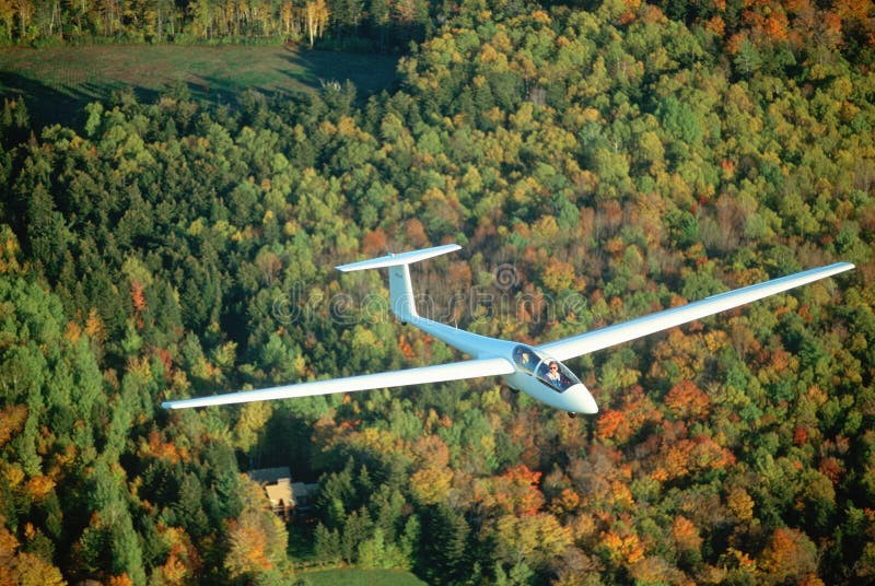 Glidflygplan över hösttrees i Vermont arkivbild Glidflygplan över hösttrees i Vermont arkivbild