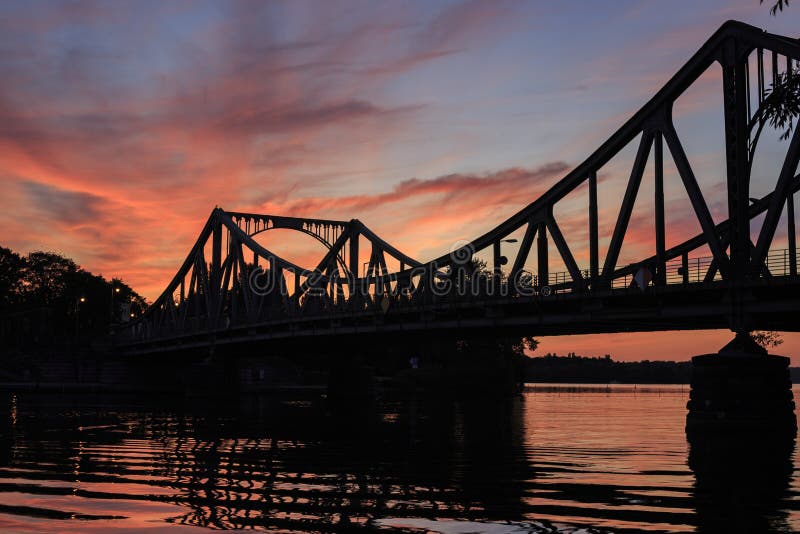 Glienicker-Brücke bei Sonnenuntergang
