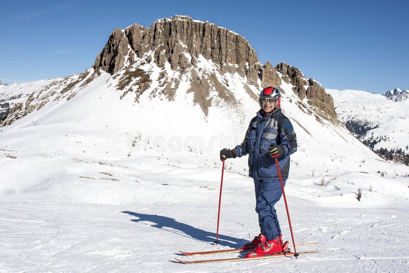 Glimlachend Bejaarde Ski Snow Dolomites royalty-vrije stock fotografie Glimlachend Bejaarde Ski Snow Dolomites royalty-vrije stock fotografie