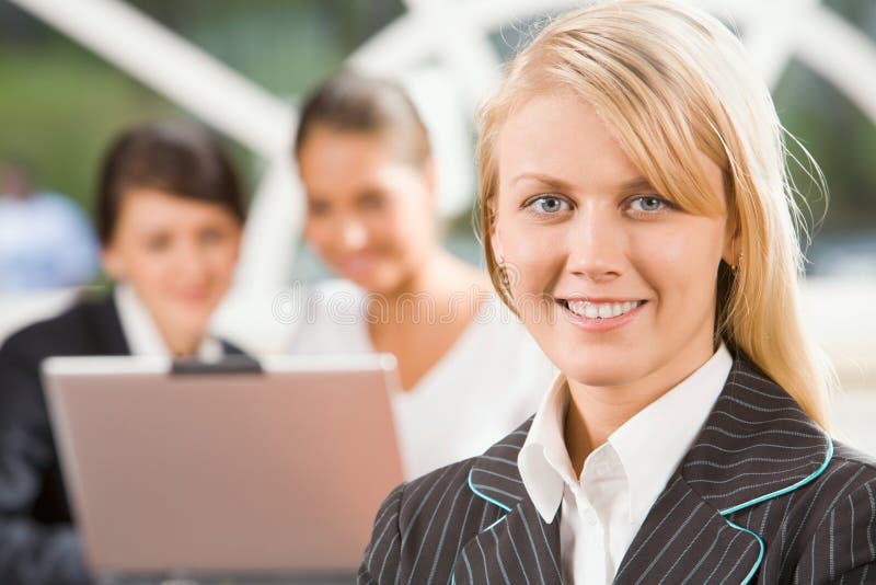 Glimlachende vrouw royalty-vrije stock afbeeldingen Glimlachende vrouw royalty-vrije stock afbeeldingen