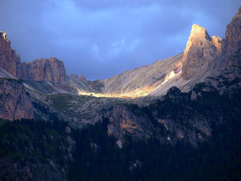 Glimpse of Cir mountain