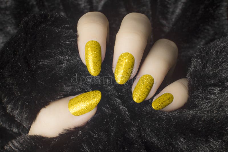 appreciation post: black skin and yellow nail polish : r/blackladies