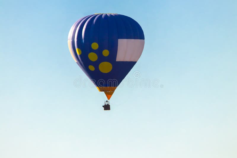 Globo Aerostático Volando En Seville En La Carrera De Globos Aerostáticos  De 2020 Foto de archivo - Imagen de campo, calor: 182973438