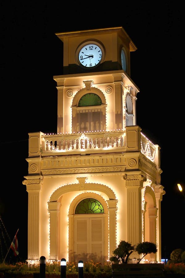Glockenturm nachts, Phuket lizenzfreie stockfotos Glockenturm nachts, Phuket lizenzfreie stockfotos