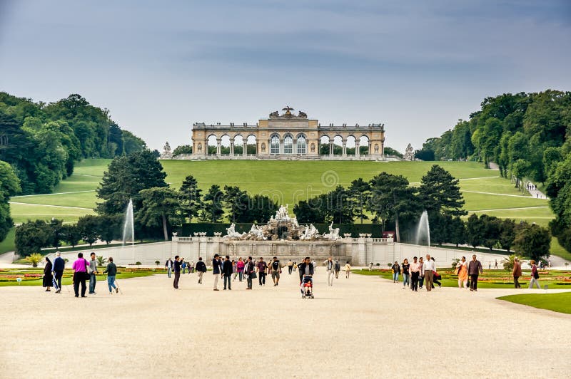 Gloriette в дворце Schonbrunn стоковые фотографии rf Gloriette в дворце Schonbrunn стоковые фотографии rf