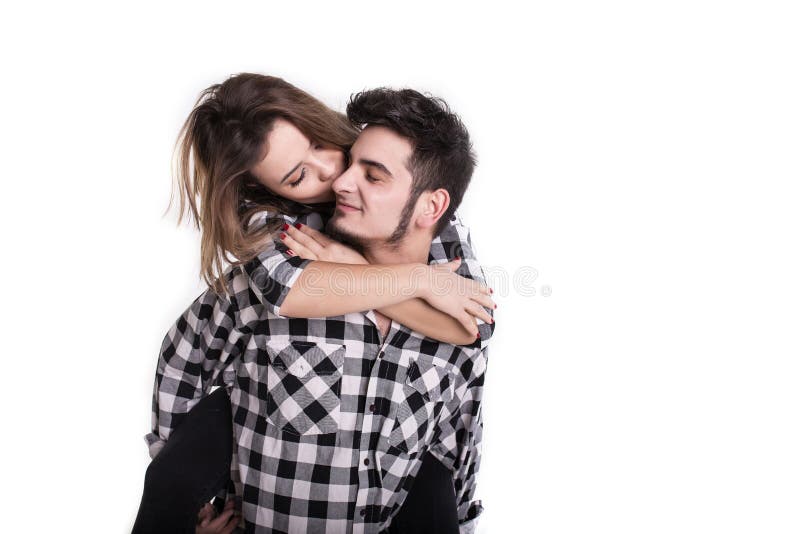 Glückliche junge Paare, die sich umfassen und Küssen lokalisiert auf Weiß stockbild Glückliche junge Paare, die sich umfassen und Küssen lokalisiert auf Weiß stockbild