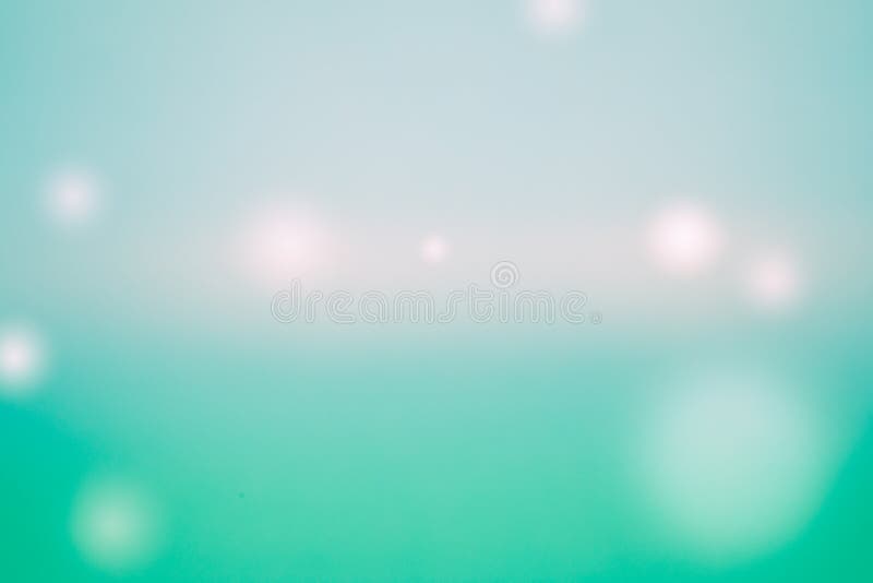 Glänzend viele hellgrüner Hintergrund, Bälle von verschiedenen Farben und Größen stockfoto