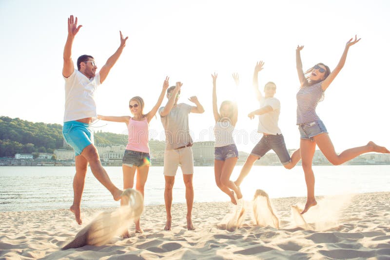 Glück-, Sommer-, Freuden-, Freundschafts- und Spaßkonzept Gruppe des Zufalls