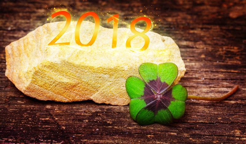 Glücklich für 2018, vierblättriges Kleeblatt lizenzfreies stockfoto Glücklich für 2018, vierblättriges Kleeblatt lizenzfreies stockfoto