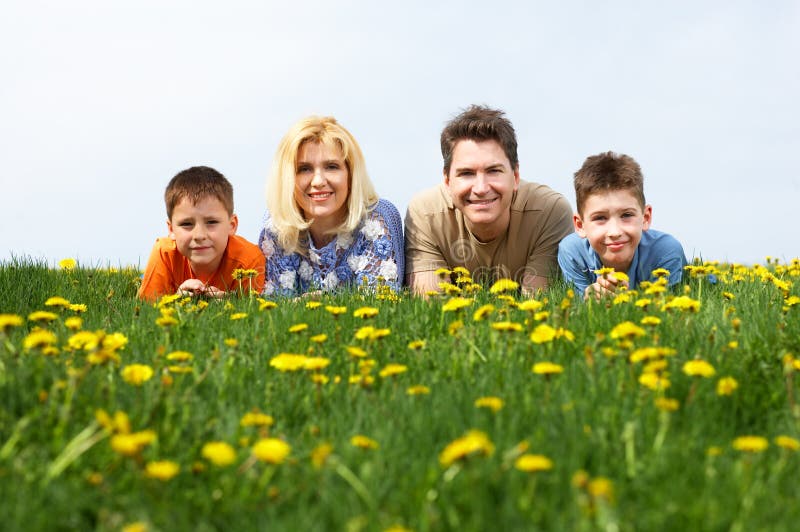 Glückliche Familie lizenzfreie stockfotografie Glückliche Familie lizenzfreie stockfotografie
