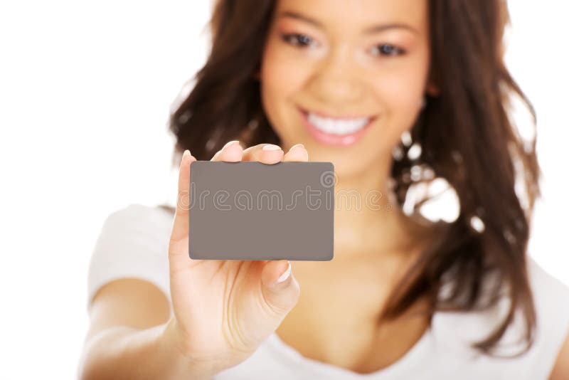 Glückliche Frau, die eine Karte hält stockfoto Glückliche Frau, die eine Karte hält stockfoto