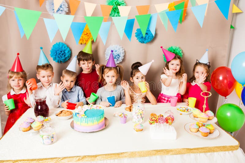 Glückliche Geburtstagsfeier lizenzfreies stockbild Glückliche Geburtstagsfeier lizenzfreies stockbild